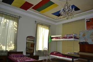 Хостелы Picnic Hostel Кутаиси Кровать в общем 8-местном номере-19