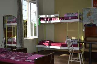 Хостелы Picnic Hostel Кутаиси Кровать в общем 8-местном номере-20