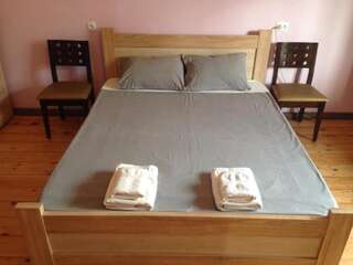 Хостелы Picnic Hostel Кутаиси Бюджетный трехместный номер-1